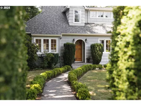 4067 SW Kanan Dr, Portland, OR 97221