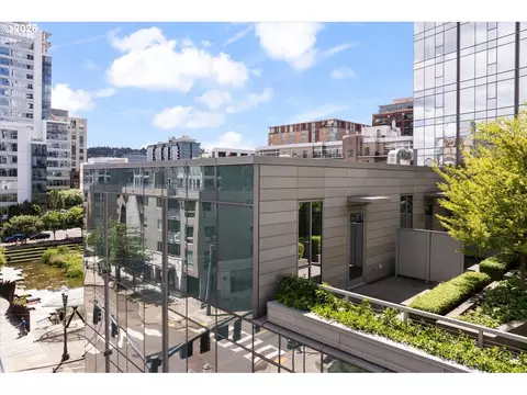 1075 NW Northrup St #421, Portland, OR 97209