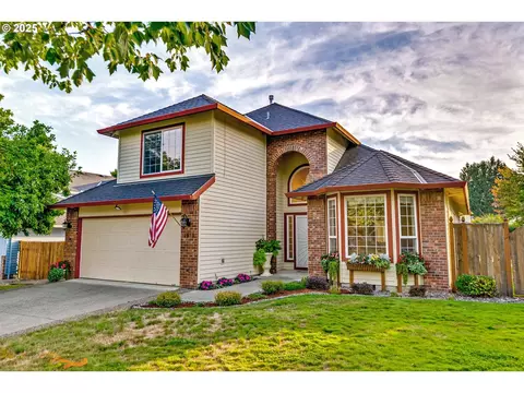 2973 NE Aurora Dr, Hillsboro, OR 97124