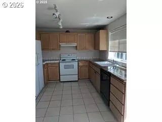4470 Fergus Ave, Eugene, OR 97402 photo 2