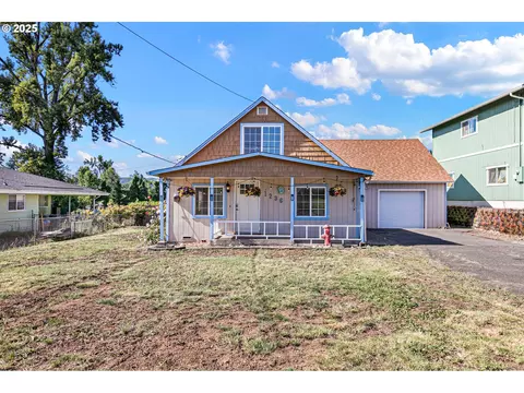 1236 Tyler Ave, Cottage Grove, OR 97424