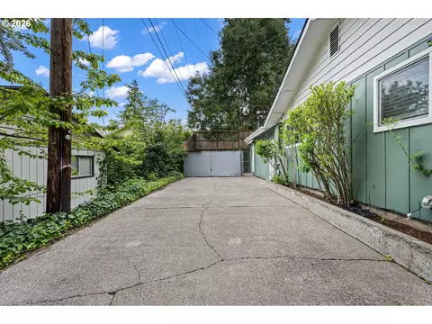 Exterior - 1255 E 30th Ave, Eugene, OR 97405 photo 3 of 5