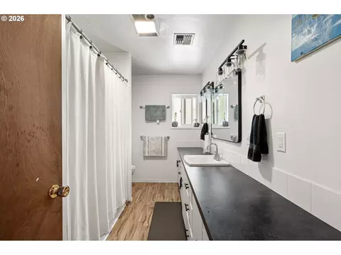 Bath - 1255 E 30th Ave, Eugene, OR 97405 photo 1 of 1