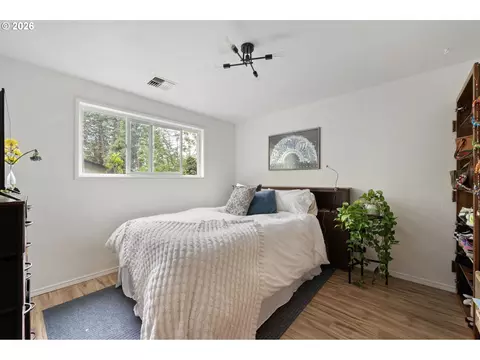 Bedroom - 1255 E 30th Ave, Eugene, OR 97405 photo 5 of 8