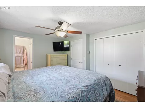 Bedroom - 6450 B St, Springfield, OR 97478 photo 2 of 4
