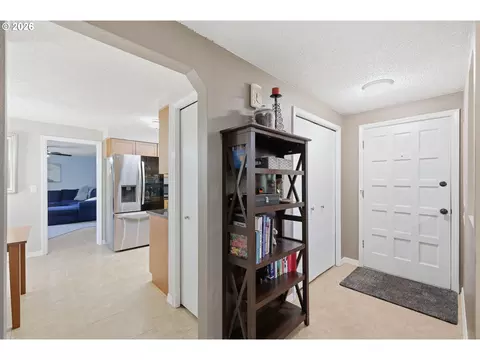 Entry Way - 6450 B St, Springfield, OR 97478 photo 1 of 3