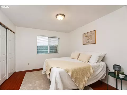 Bedroom - 975 SW Junction Pl, Gresham, OR 97080 photo 1 of 4