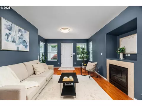 Living - 975 SW Junction Pl, Gresham, OR 97080 photo 2 of 2