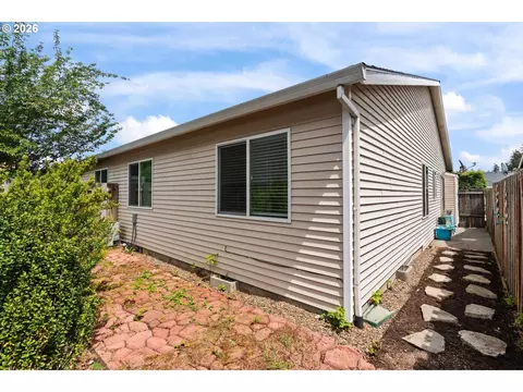 Exterior - 975 SW Junction Pl, Gresham, OR 97080 photo 5 of 6
