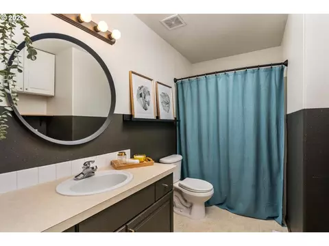 Bath - 975 SW Junction Pl, Gresham, OR 97080 photo 3 of 3