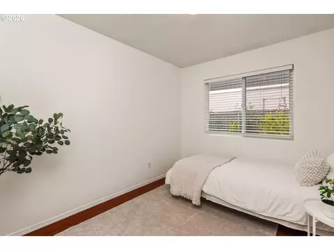 Bedroom - 975 SW Junction Pl, Gresham, OR 97080 photo 3 of 4