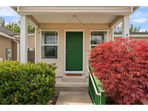 Exterior - 975 SW Junction Pl, Gresham, OR 97080 photo 1 of 6