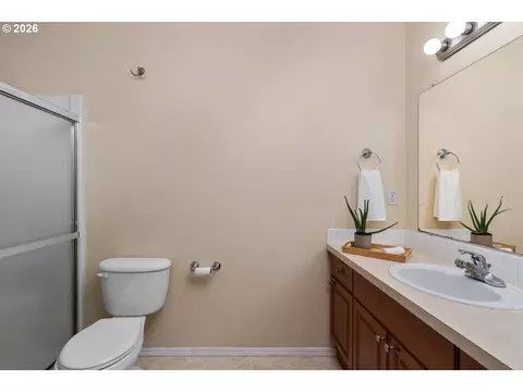 Bath - 975 SW Junction Pl, Gresham, OR 97080 photo 1 of 3
