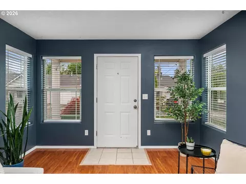 Entry Way - 975 SW Junction Pl, Gresham, OR 97080 photo 1 of 1