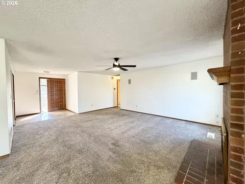 Living - 2715 SW 31st St, Gresham, OR 97080 photo 7 of 7