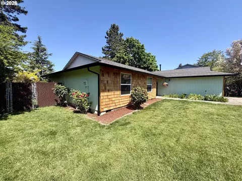 Exterior - 2715 SW 31st St, Gresham, OR 97080 photo 5 of 12