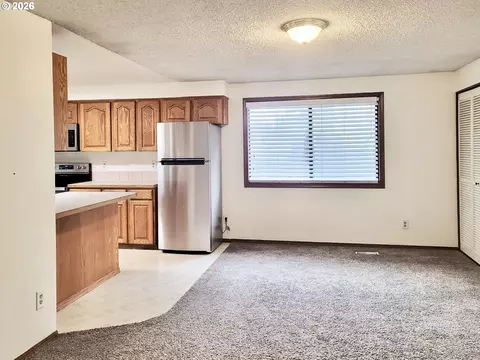 Living - 2715 SW 31st St, Gresham, OR 97080 photo 5 of 7