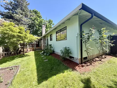 Exterior - 2715 SW 31st St, Gresham, OR 97080 photo 7 of 12