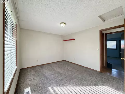 Bedroom - 2715 SW 31st St, Gresham, OR 97080 photo 6 of 6