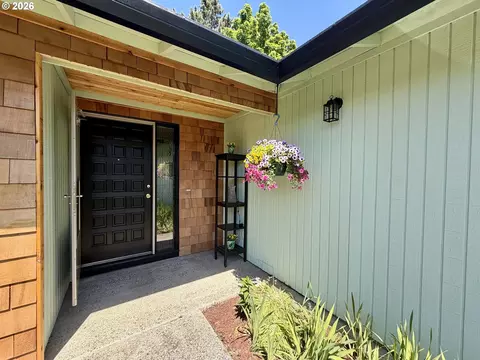 Entry Way - 2715 SW 31st St, Gresham, OR 97080 photo 1 of 1