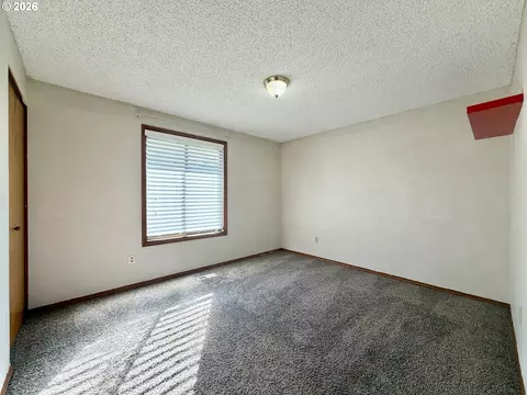 Bedroom - 2715 SW 31st St, Gresham, OR 97080 photo 5 of 6