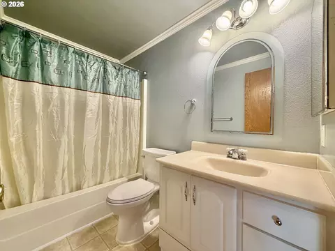 Bath - 2715 SW 31st St, Gresham, OR 97080 photo 1 of 2