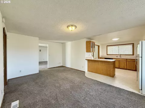 Living - 2715 SW 31st St, Gresham, OR 97080 photo 6 of 7