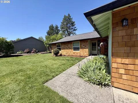 Exterior - 2715 SW 31st St, Gresham, OR 97080 photo 3 of 12