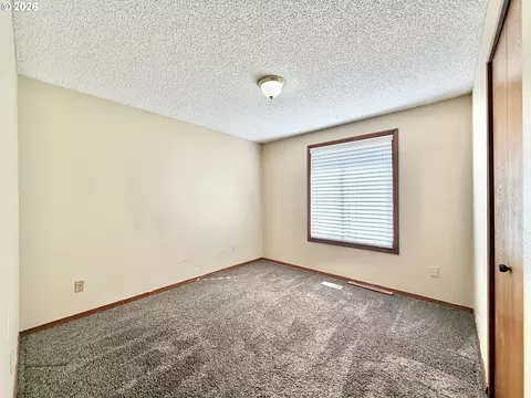 Bedroom - 2715 SW 31st St, Gresham, OR 97080 photo 3 of 6