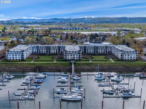 707 N Hayden Island Dr #325, Portland, OR 97217