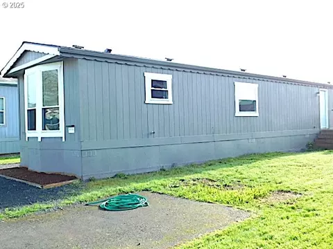 110 NW 4th St #E10, Warrenton, OR 97146