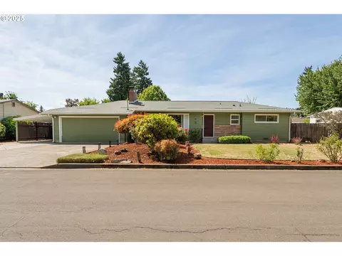 152 W Cardinal St, Roseburg, OR 97471