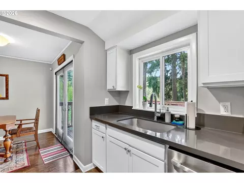 Kitchen - 20951 SE Bohna Park Rd, Damascus, OR 97089 photo 4 of 4