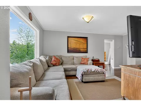 Living - 20951 SE Bohna Park Rd, Damascus, OR 97089 photo 1 of 1