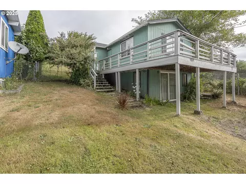 1735 NE 11th St, Lincoln City, OR 97367