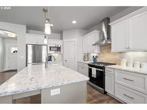Kitchen - 120 Rome St, Boardman, OR 97818 photo 4 of 4