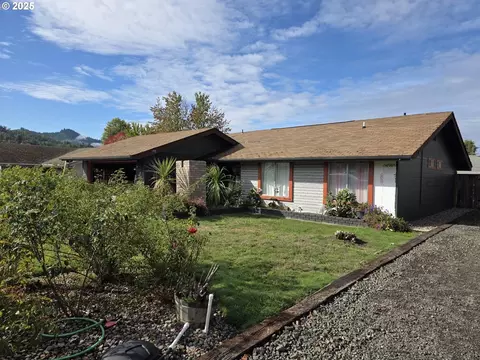 229 N Grove Ln, Sutherlin, OR 97479