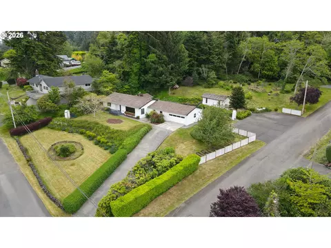 1338 D St, Coos Bay, OR 97420