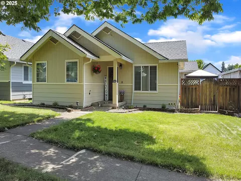 1012 E Foothills Dr, Newberg, OR 97132