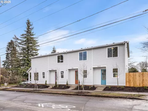 5010 N Houghton St #4, Portland, OR 97203