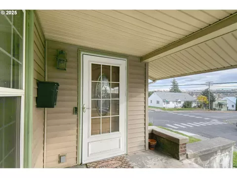 Exterior - 1003 NW Carden Ave, Pendleton, OR 97801 photo 2 of 7