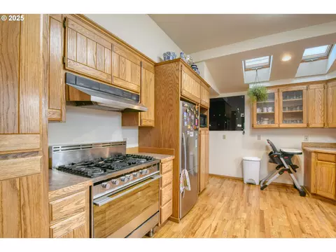 Kitchen - 1003 NW Carden Ave, Pendleton, OR 97801 photo 2 of 5