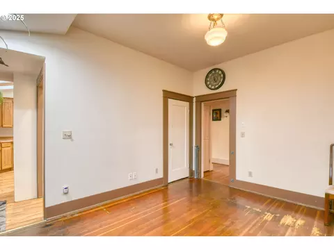Living - 1003 NW Carden Ave, Pendleton, OR 97801 photo 5 of 5