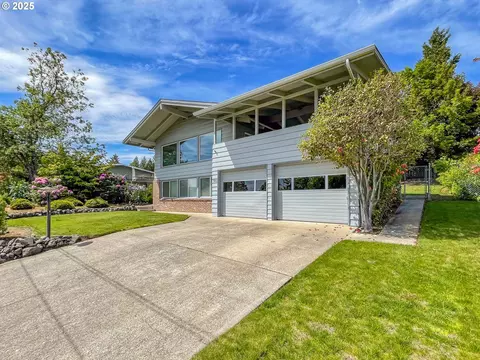 1910 NW Delridge Ave, Roseburg, OR 97471