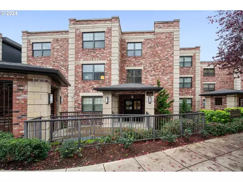 2448 NW Westover Rd #202, Portland, OR 97210