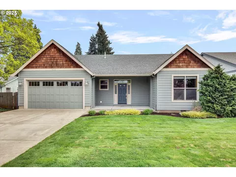 920 N Ivy St, Canby, OR 97013