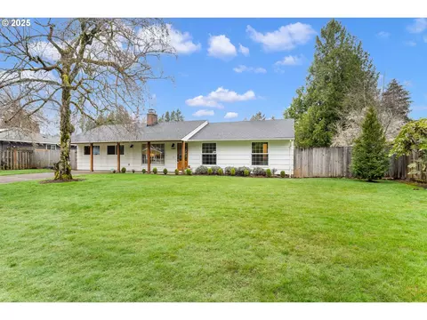 5881 Fernbrook Cir, Lake Oswego, OR 97035