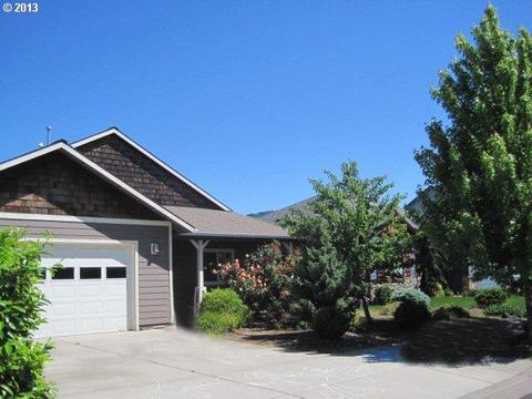 1663 5th St, Hood River, OR 97031 photo 1