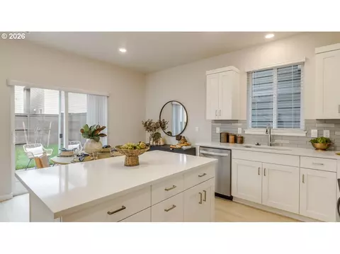 Kitchen - 3774 SW Eleven Mile Ave, Gresham, OR 97080 photo 3 of 3