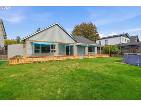 Exterior - 1318 E 1st St, Newberg, OR 97132 photo 8 of 11